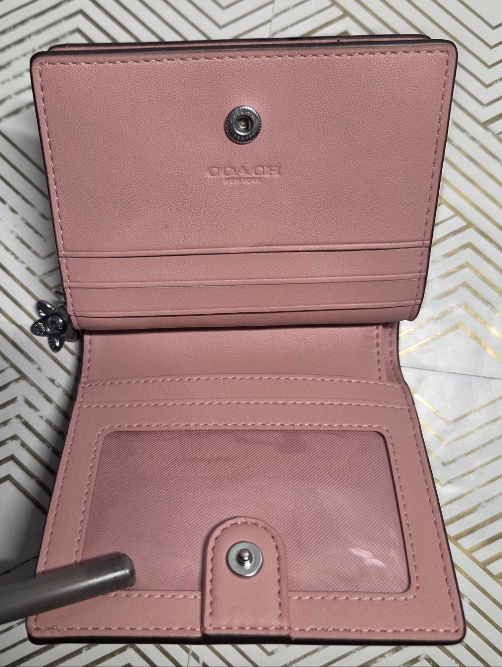 Coach Bubblegum Pink Daisy Snap Wallet Like New Boxed - Picture 8 of 14